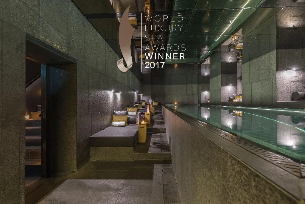 Pool, W Amsterdam, Amsterdam