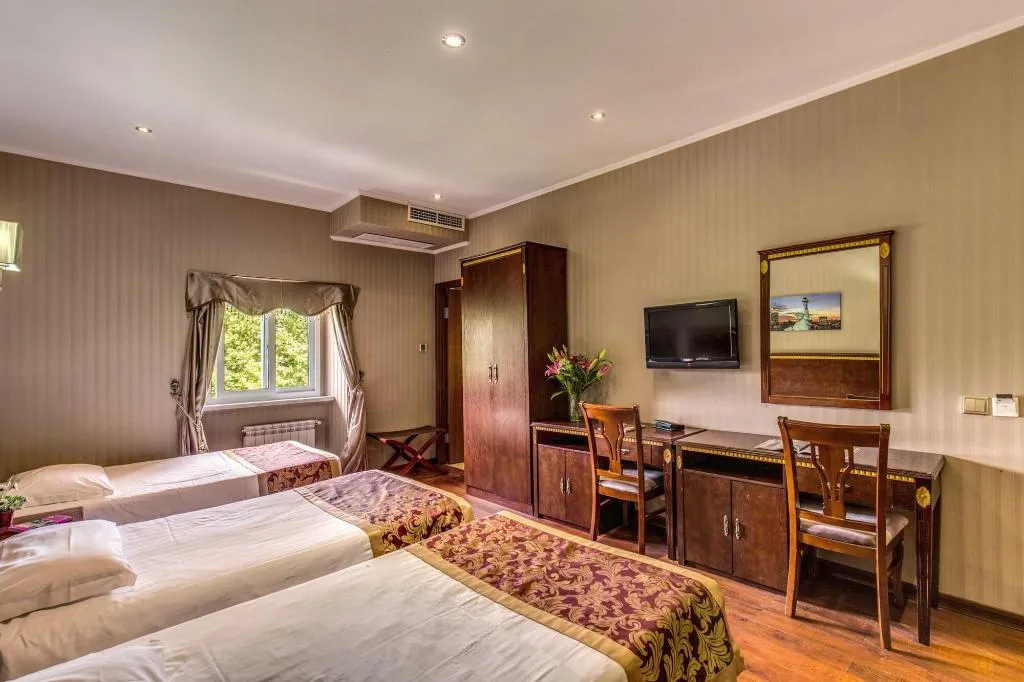 Room, B&B Drago d'Oro, Naples