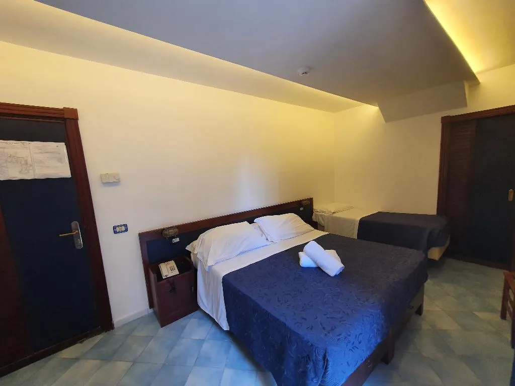 TRIPLE STANDARD Room, Hotel Il Faro Sorrento, Naples