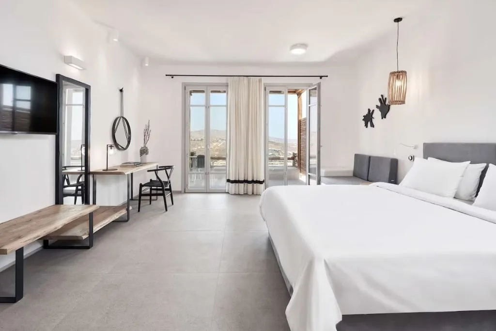 JUNIOR SUITE SEA VIEW WITH PRIVATE POOL Room, Radisson Blu Euphoria Resort, Mykonos