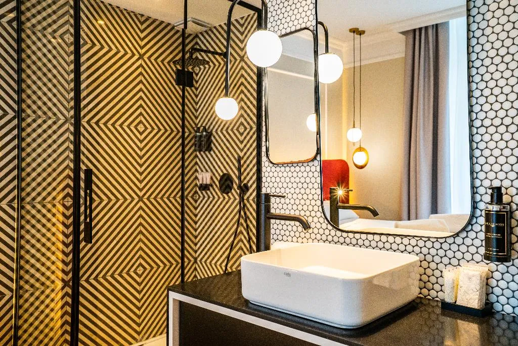 APARTMENT CAPACITY 7 TWO BEDROOMS Room, SmartRental Collection Gran Vía Capital, Madrid