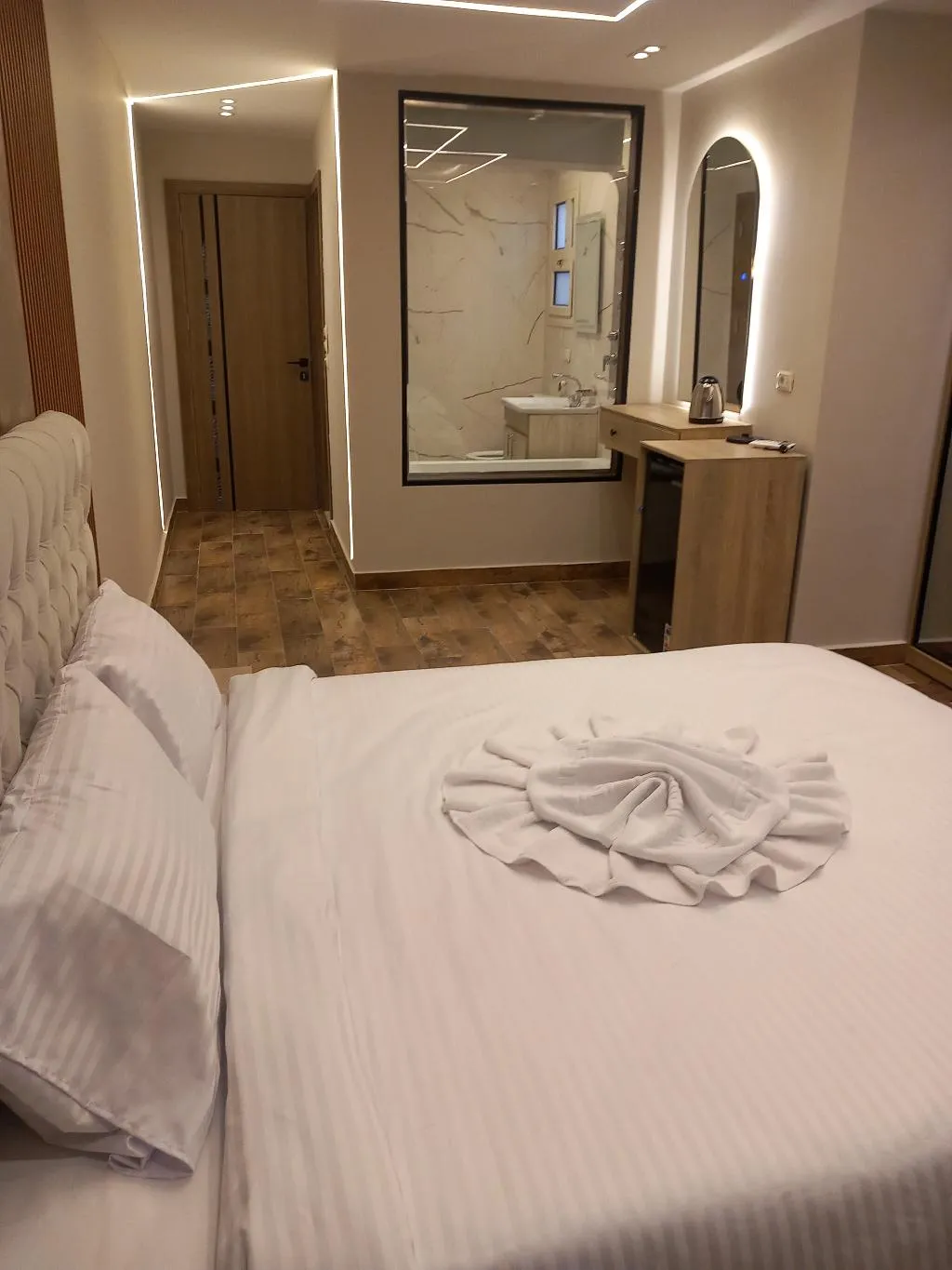 DOUBLE EXECUTIVE KING BED Room, Pyramids Enigma Grand Lodge, Cairo