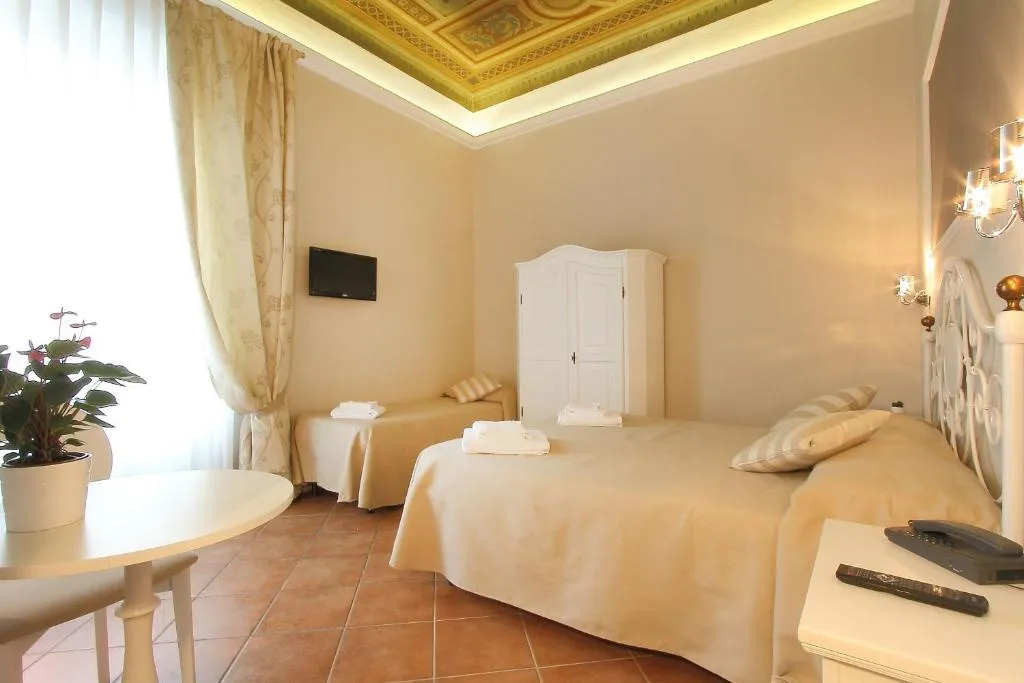 TRIPLE STANDARD Room, Ferrucci, Florence
