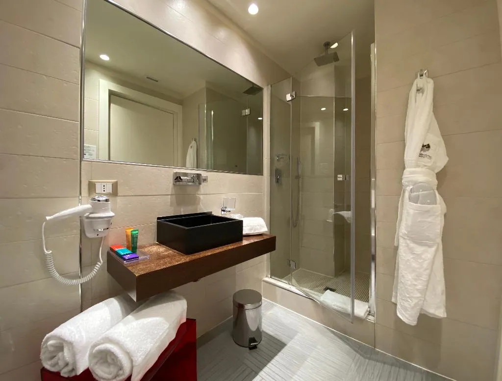 JUNIOR SUITE KING SIZE BED Room, Devero Hotel & Spa, BW Signature Collection, Milan