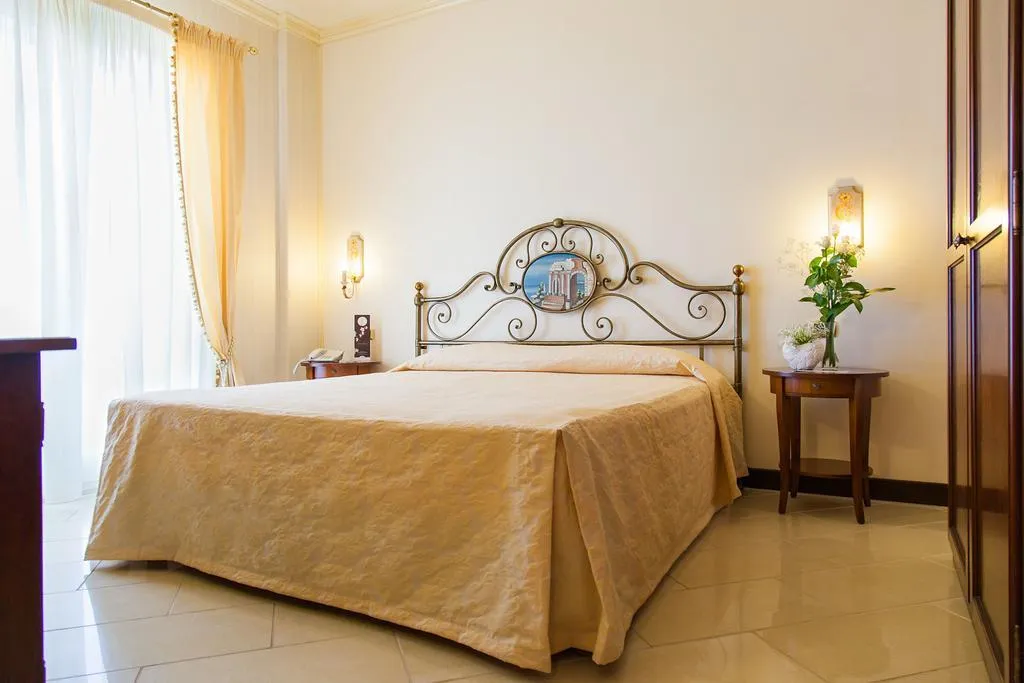 DOUBLE SINGLE USE CLASSIC Room, Diamond Naxos Taormina, Catania