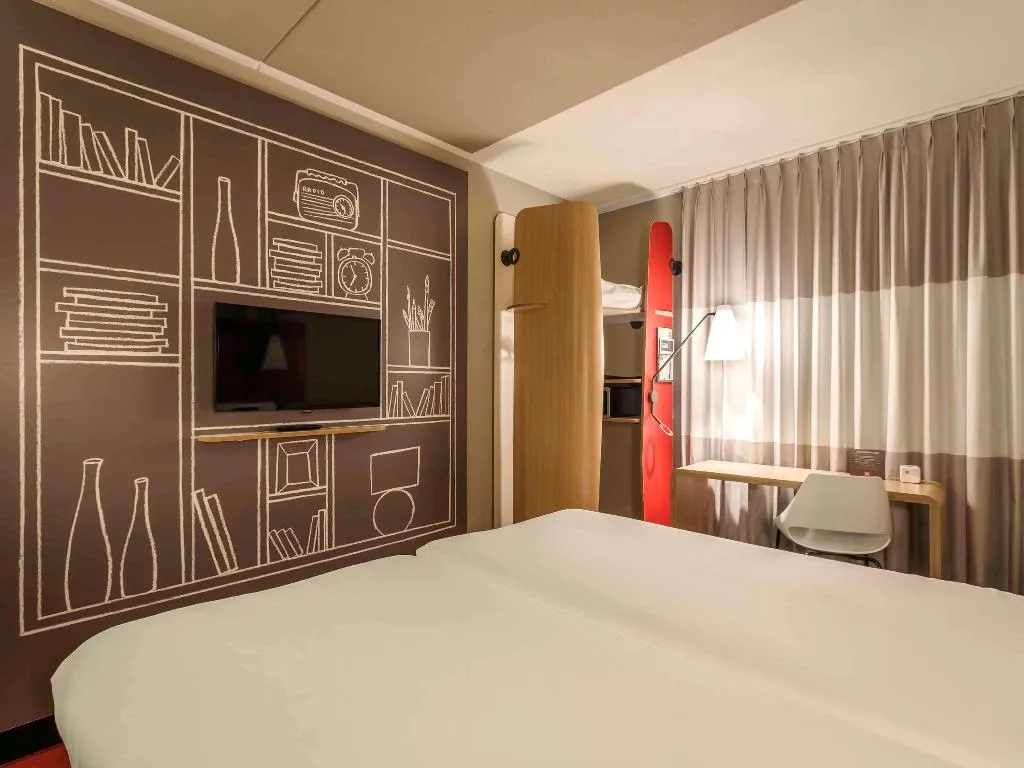 TRIPLE STANDARD Room, Ibis Amsterdam City West, Amsterdam