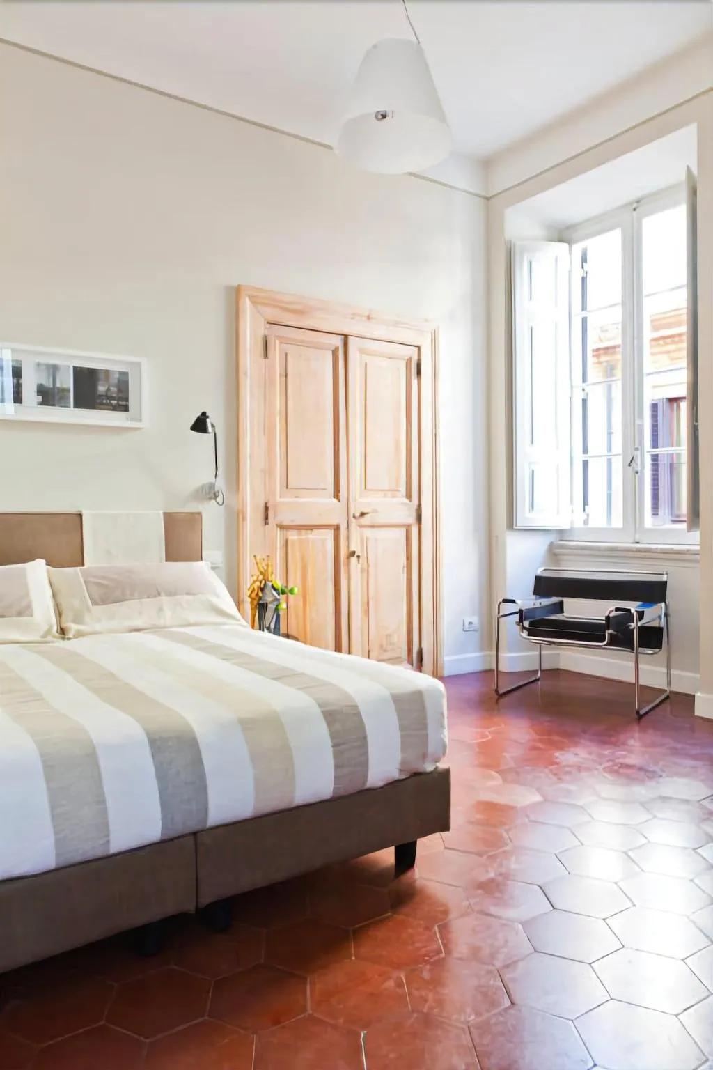 Room, Mynavona, Rome