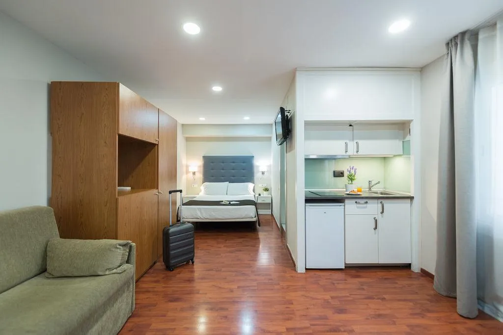 DOUBLE WITH KITCHENETTE Room, Senator Barcelona Apartments, Barcelona