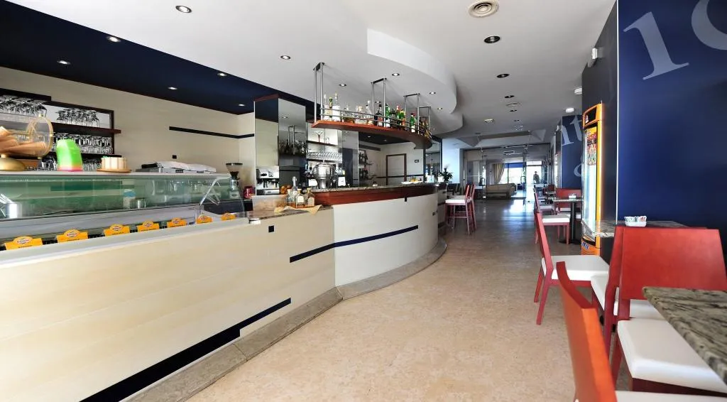 Bar, Orient & Pacific, Venice