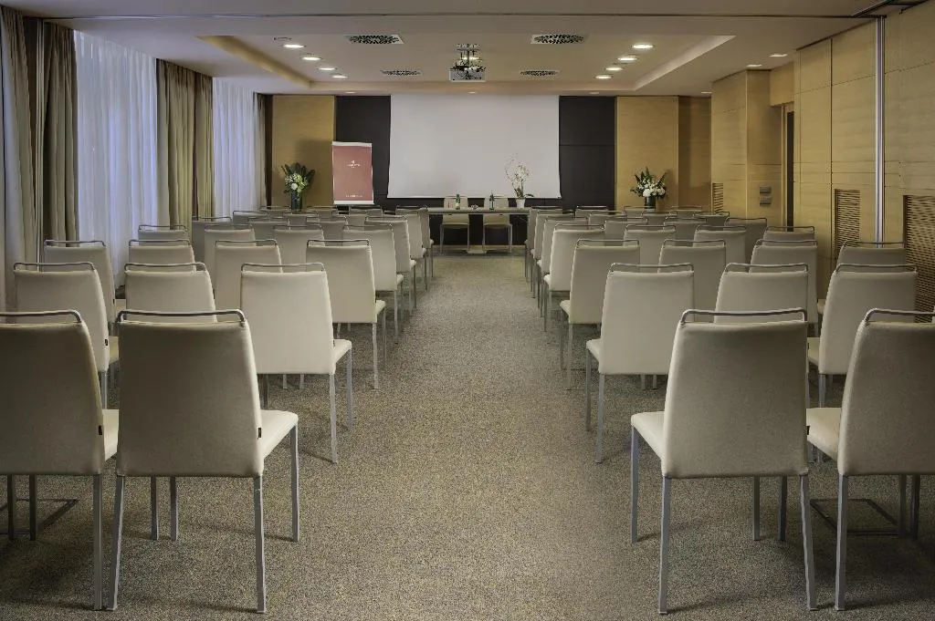 Room, NH Collection Milano Touring, Milan