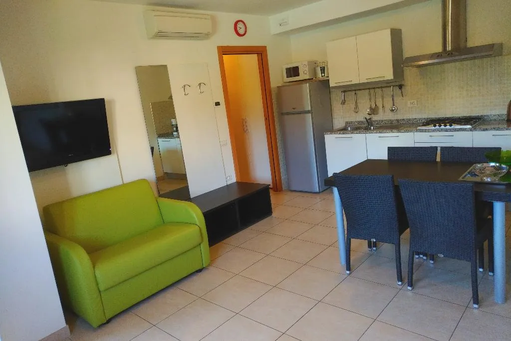 Room, 4 Limoni Apartment Resort, Milan
