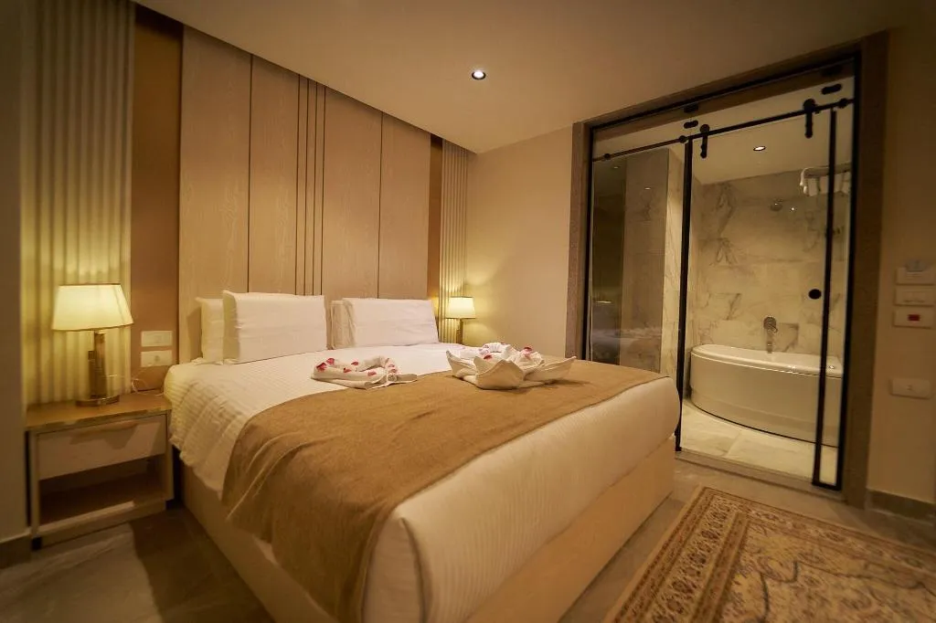 Room, Gold's Pyramids Hotel, Cairo