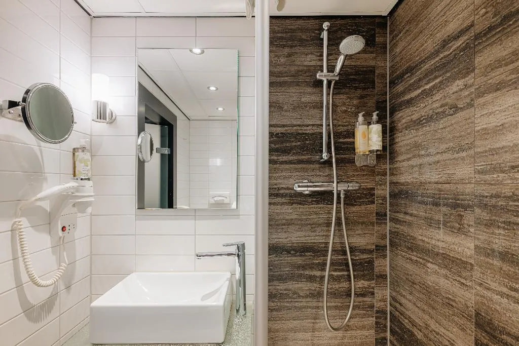 DOUBLE BASIC Room, Leonardo Eden Hotel Amsterdam City Center, Amsterdam