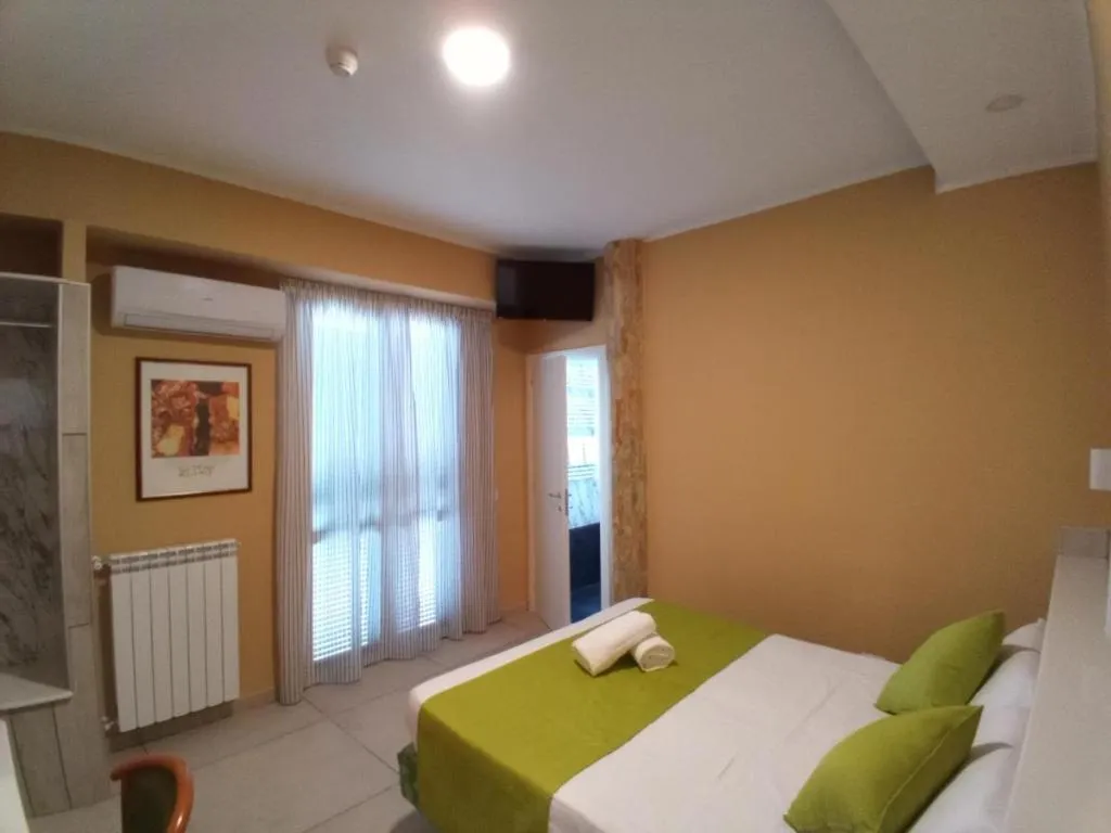 QUADRUPLE STANDARD Room, Garden Hotel, Naples