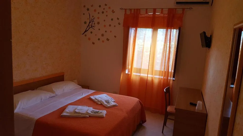 Room, Villa De Angelis, Naples