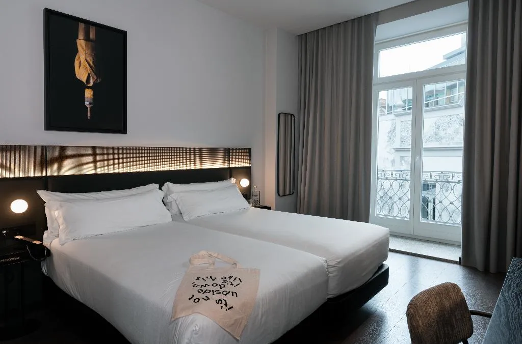 Double or Twin DELUXE WITH BALCONY Room, Chic & Basic Gravity, Porto
