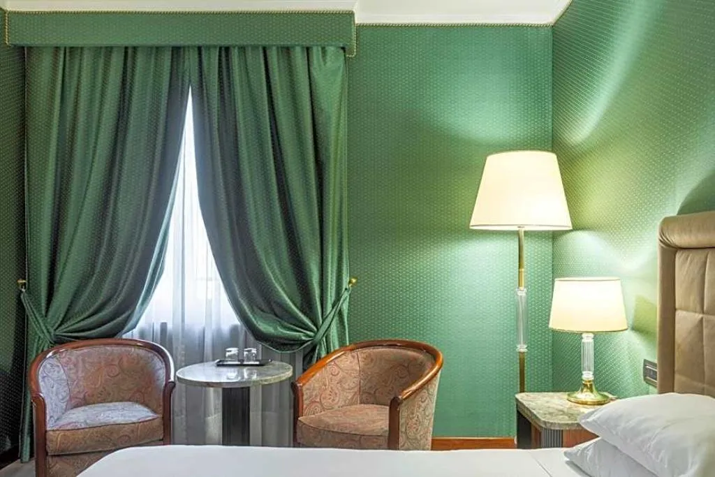 TRIPLE STANDARD Room, Doria Grand Hotel, Milan