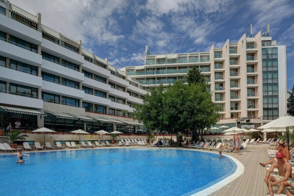 Pool, MiRaBelle, Varna