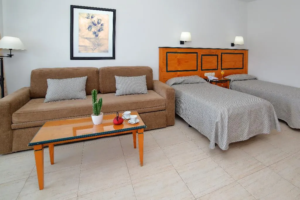 STUDIO CAPACITY 4 Room, PYR Fuengirola, Costa Del Sol