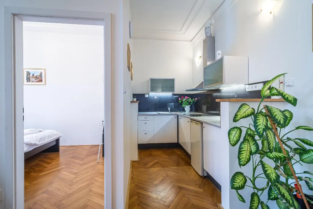 APARTMENT WITH BALCONY WITH VIEWS Room, Royal Road Residence, Prague