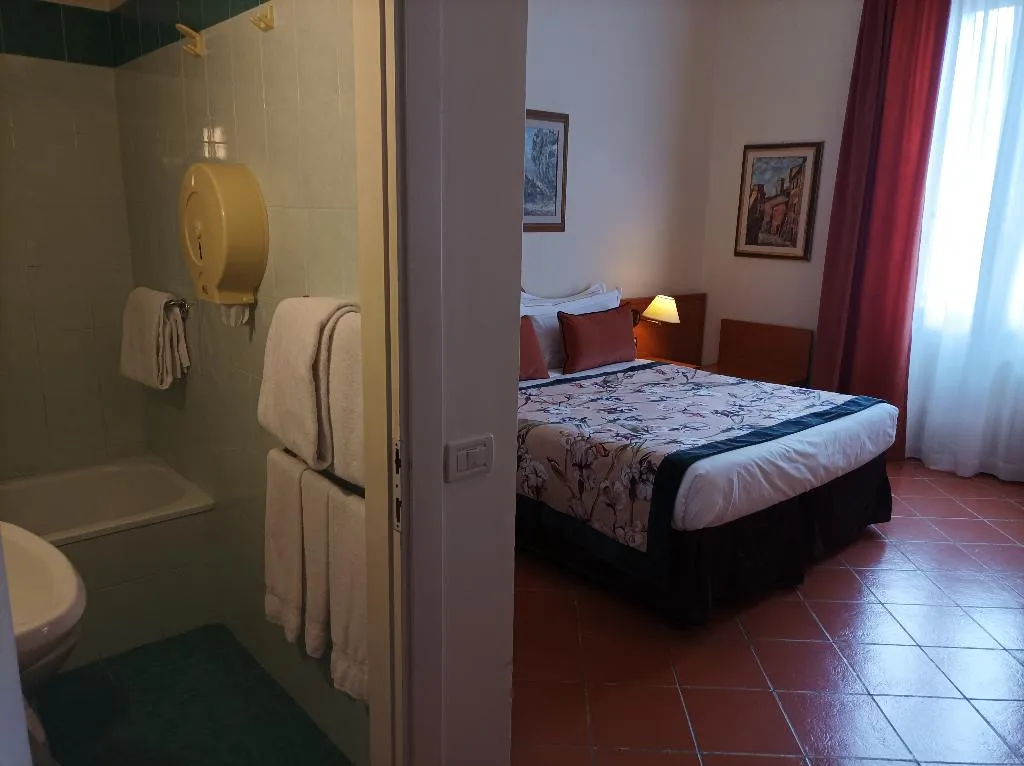 TRIPLE ECONOMY Room, Maxim Axial, Florence