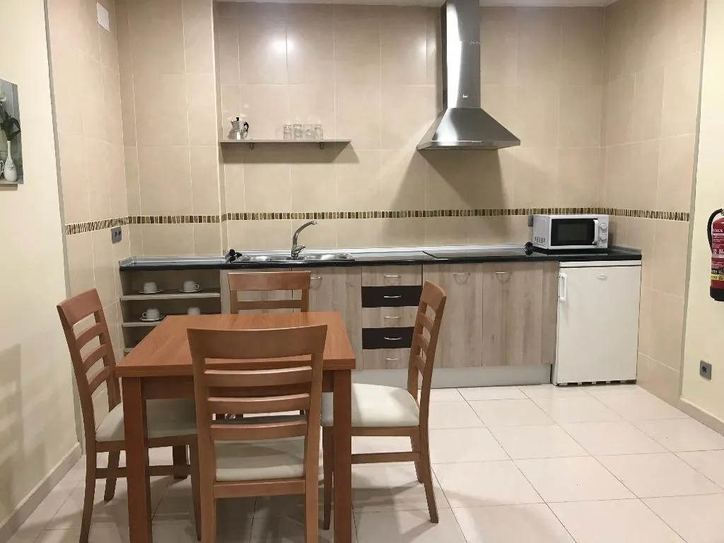 APARTMENT CAPACITY 4 Room, Alfonso VIII, Madrid