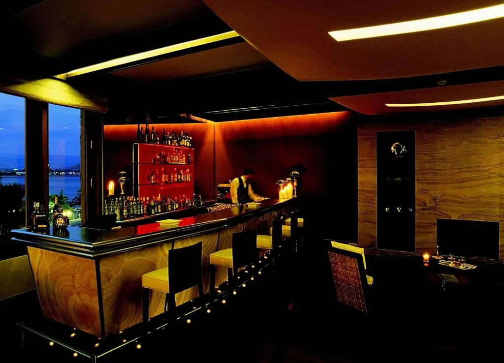 Bar, Amphitryon, Kalamata
