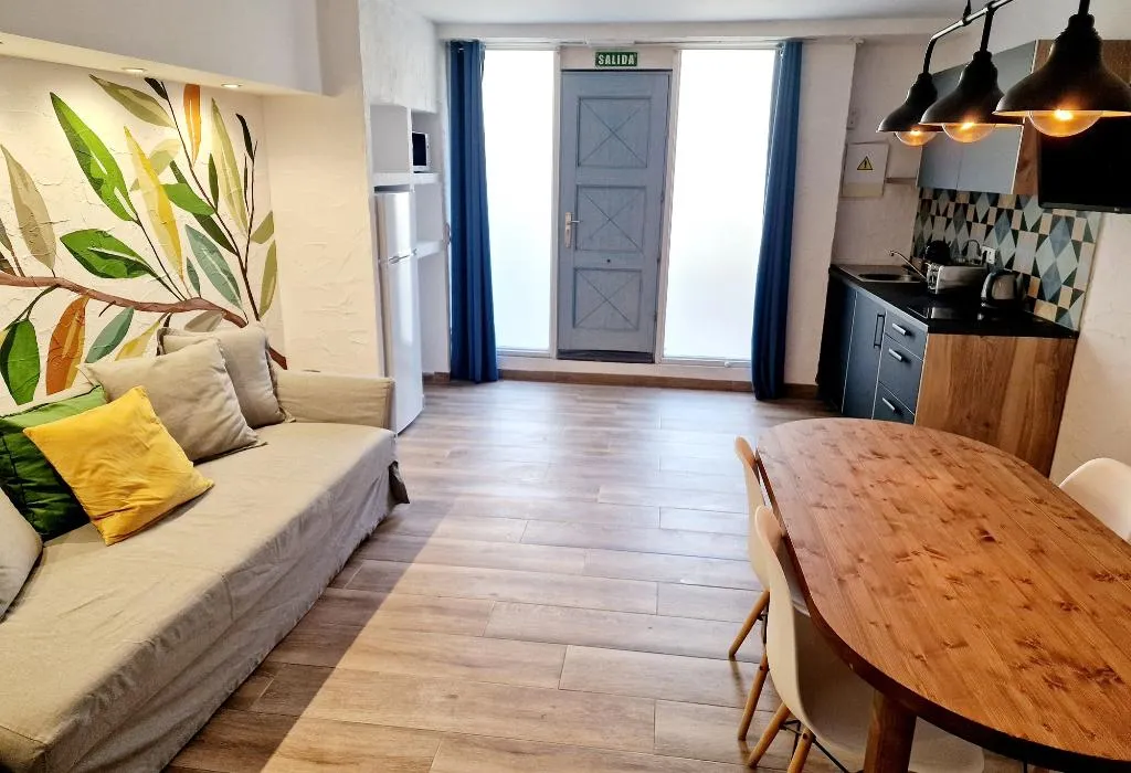 APARTMENT CAPACITY 6 Room, Y Hostel - Albergue Juvenil, Majorca