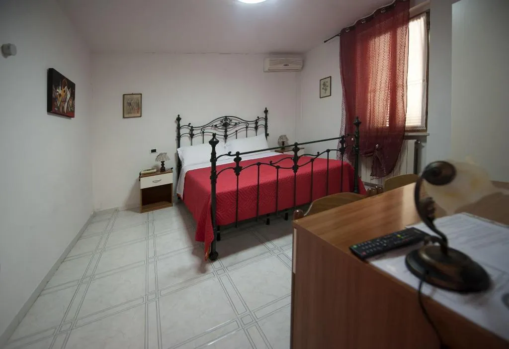 Room, Athena, Perugia