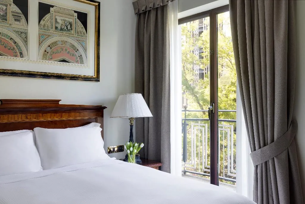 DOUBLE CLUB PREMIUM Room, InterContinental Madrid, Madrid