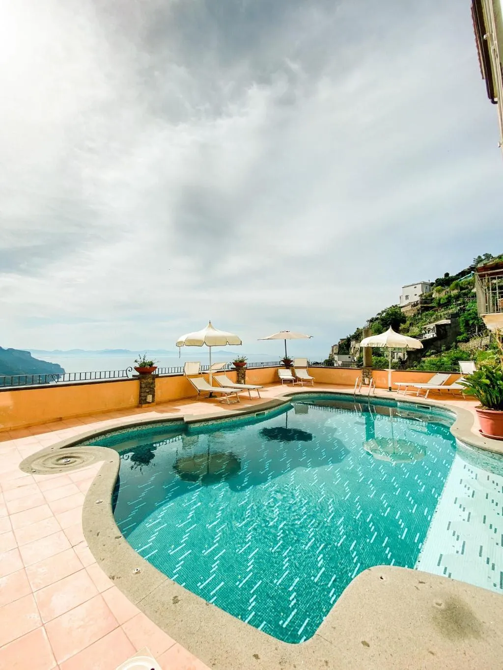 Pool, Bonadies, Naples
