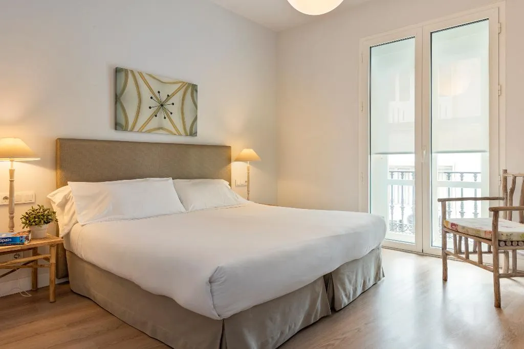 APARTMENT SUPERIOR CAPACITY 2 Room, Suites Sevilla Plaza, Seville
