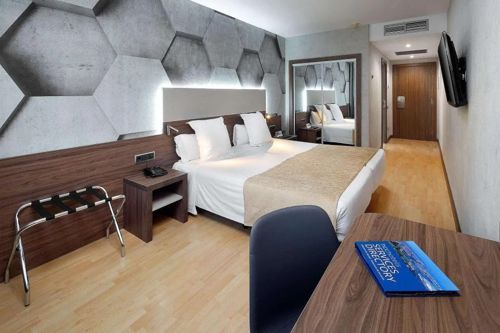 DOUBLE SINGLE USE TWO BEDS Room, Hcc Montblanc, Barcelona