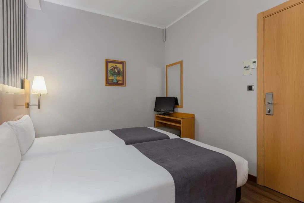 DOUBLE SINGLE USE STANDARD Room, Lyon, Barcelona