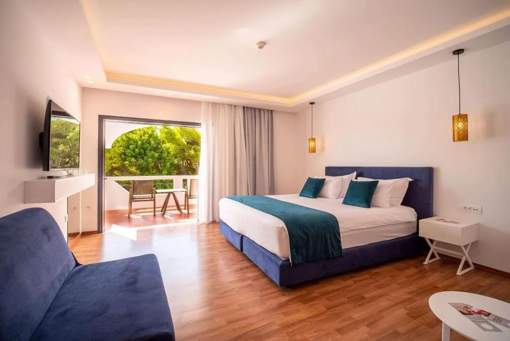 SUITE GARDEN VIEW Room, Ramada by Wyndham Loutraki Poseidon Resort, Kalamata
