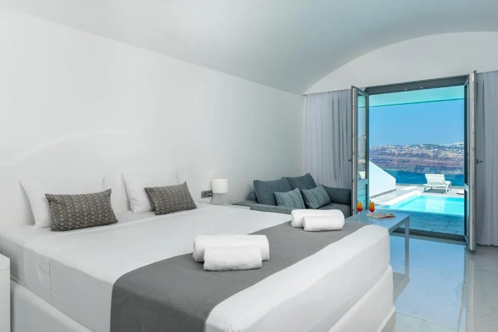 JUNIOR SUITE WITH PRIVATE POOL Room, Maison des Lys, Santorini