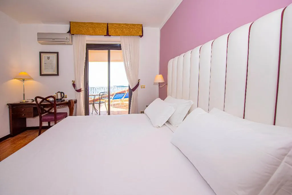 DOUBLE DELUXE SEA VIEW Room, Baia Taormina Hotel CDS Hotels, Taormina