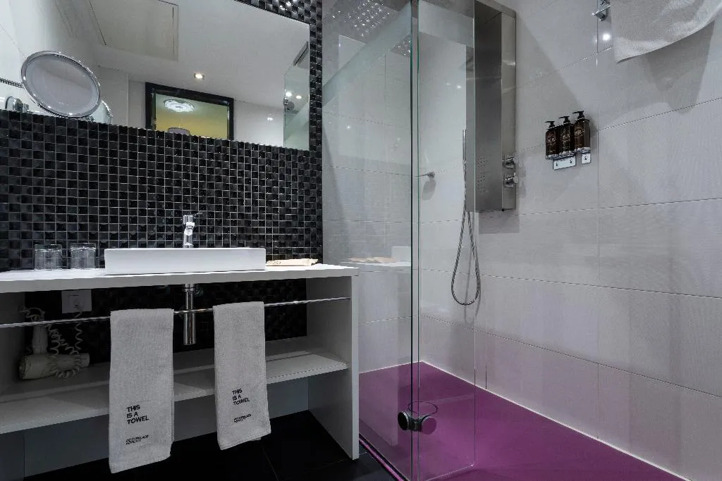 DOUBLE CAPACITY 4 ONE BEDROOM Room, Petit Palace Lealtad Plaza, Madrid