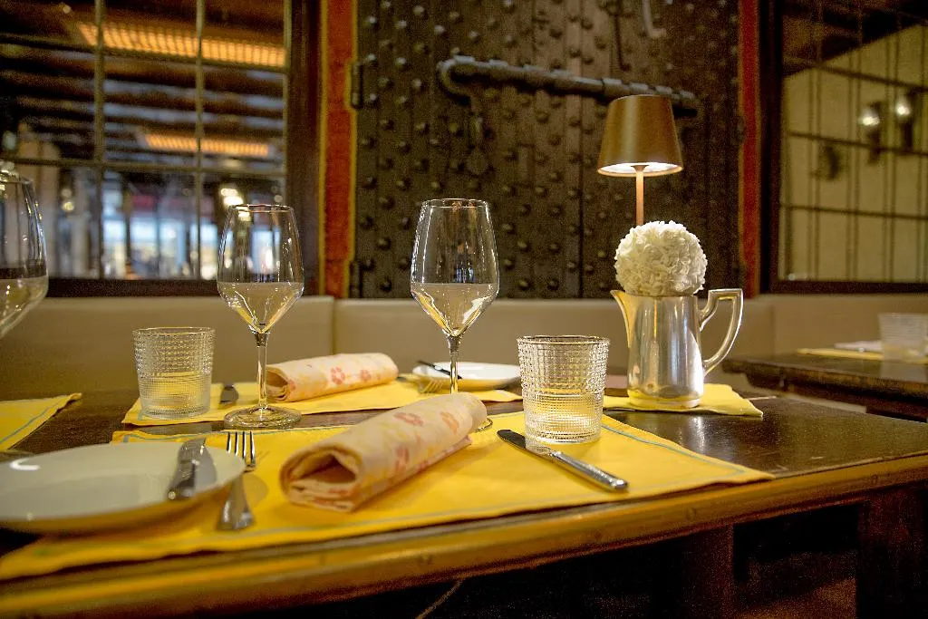 Restaurant, Saturnia & International, Venice