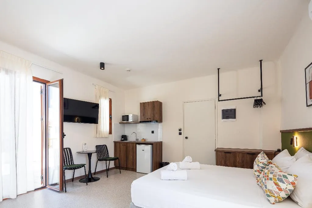 STUDIO WITH BALCONY Room, Aristea, Crete