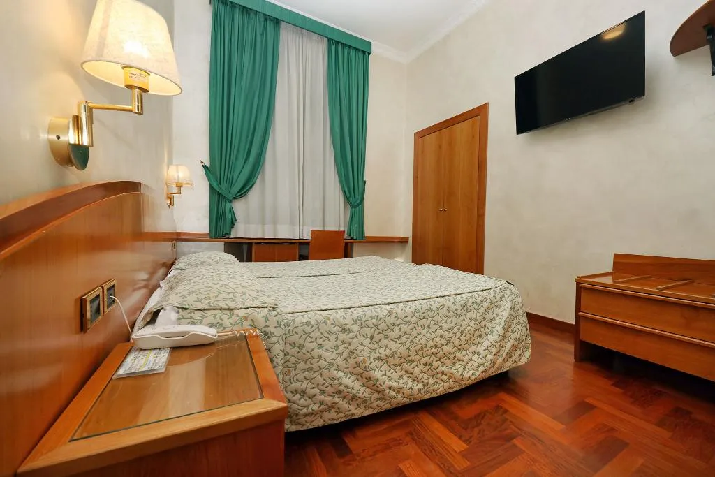 Double or Twin STANDARD Room, Corot, Rome