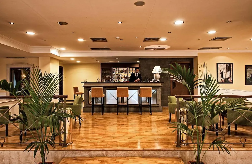 Bar, Picciolo Etna Golf Resort & Spa, Curio Collection, Catania