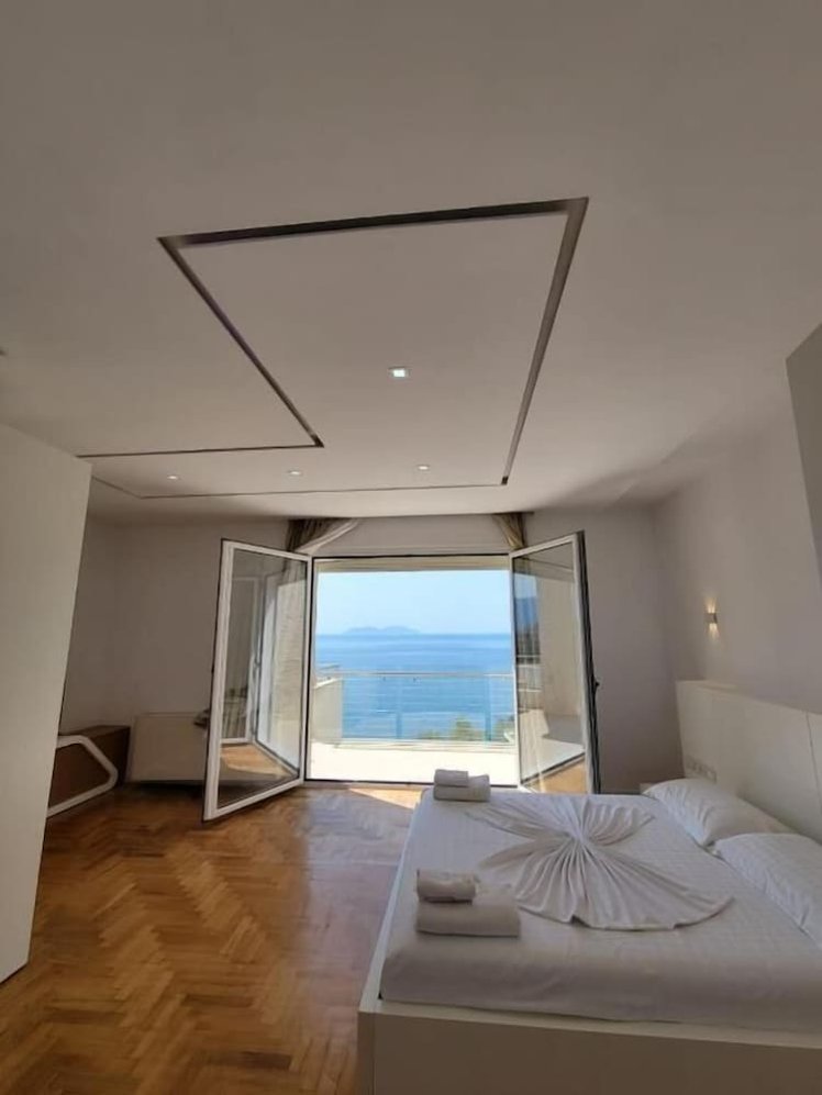 Thea Hotel, Kavaje