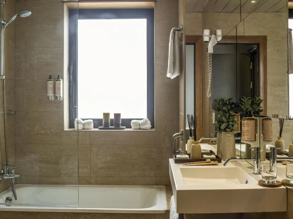 SUITE KING SIZE BED Room, Mercure Porto Centro Santa Catarina, Porto