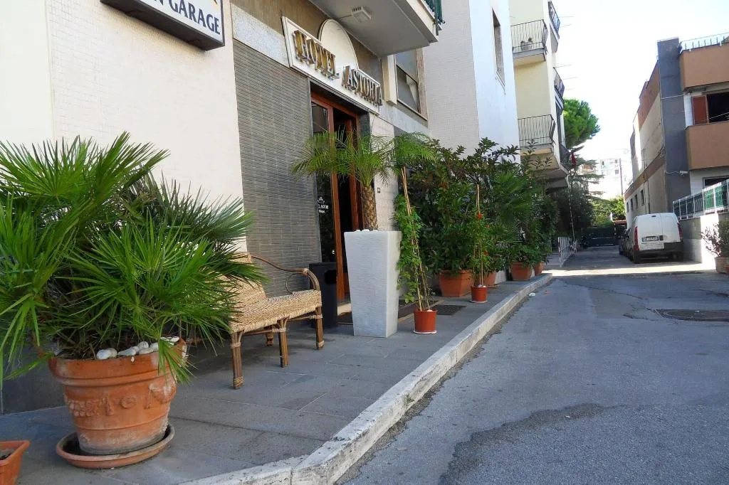 General view, Hotel Astoria Restaurant, Naples