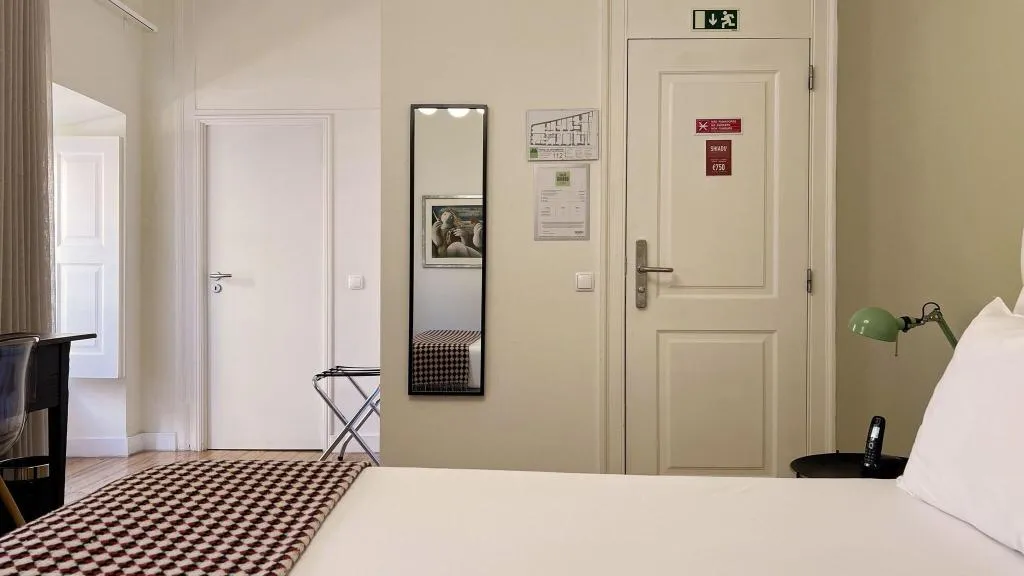 DOUBLE QUEEN SIZE BED Room, Casa do Bairro by Shiadu, Lisbon
