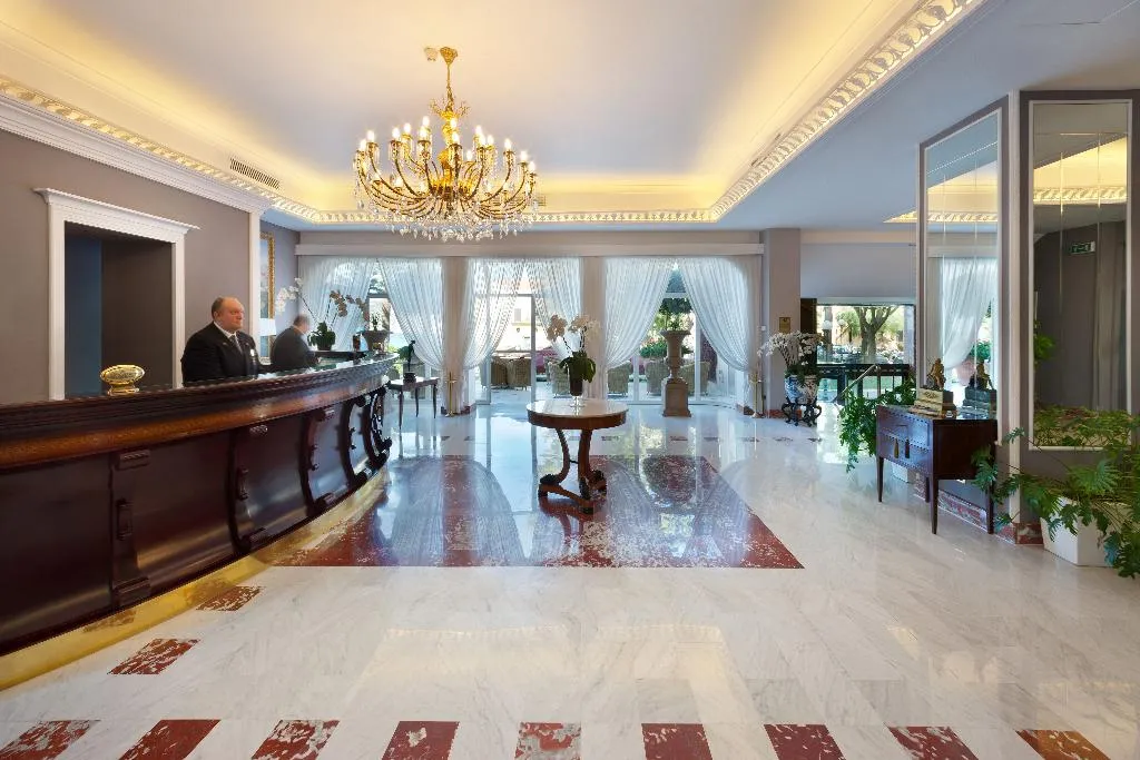 Lobby, Continental, Naples
