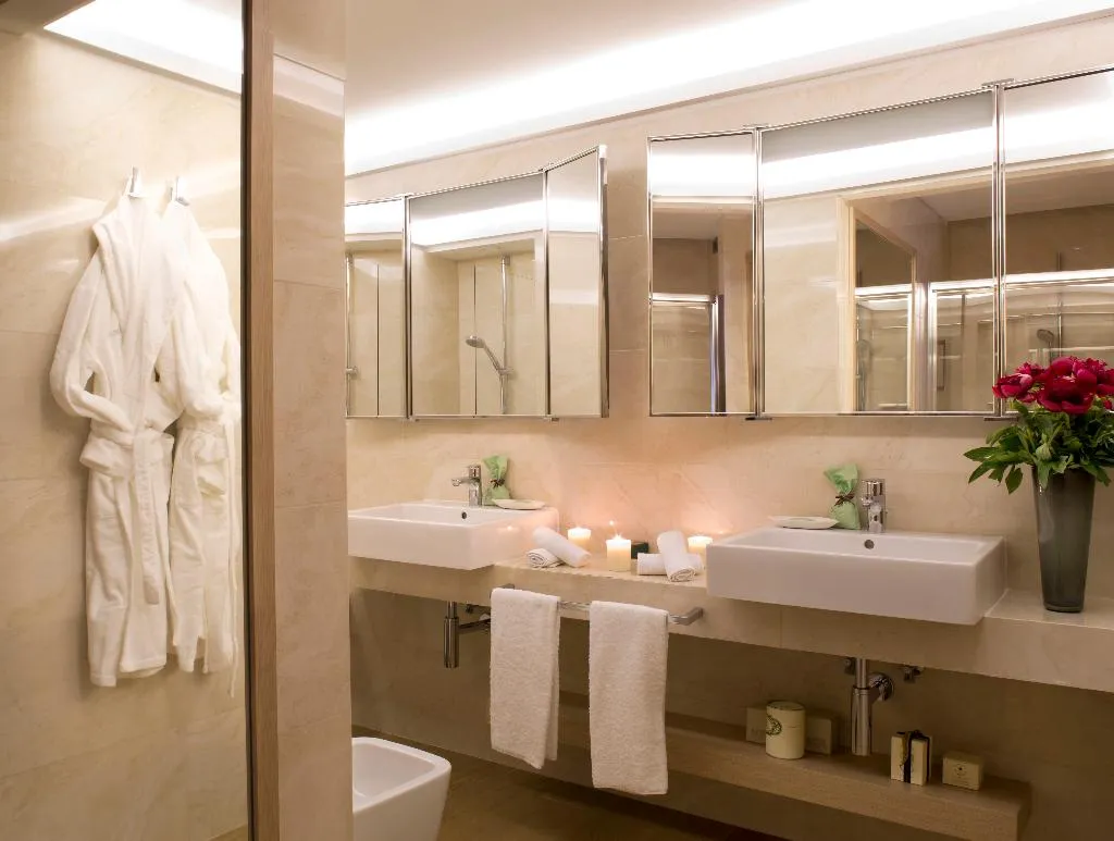 JUNIOR SUITE STANDARD Room, Starhotels Metropole, Rome