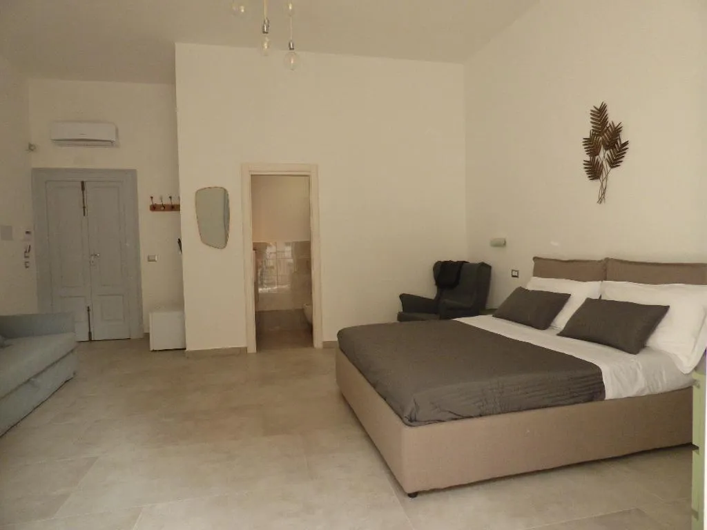 JUNIOR SUITE STANDARD Room, B&B Monteoliveto 33, Naples