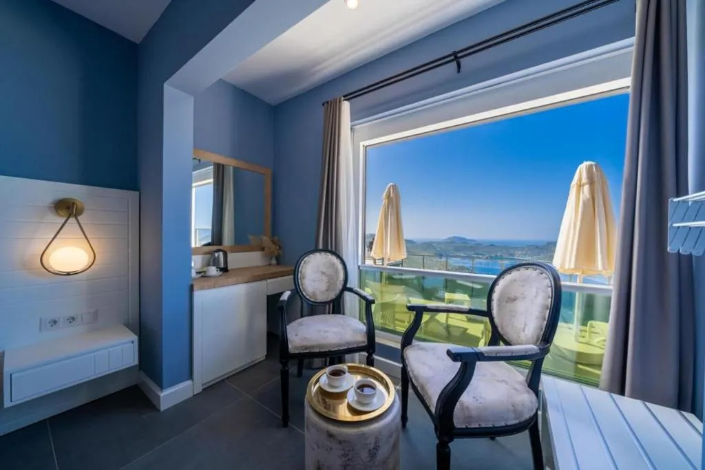 Room, Un Amor Hotel, Dalaman